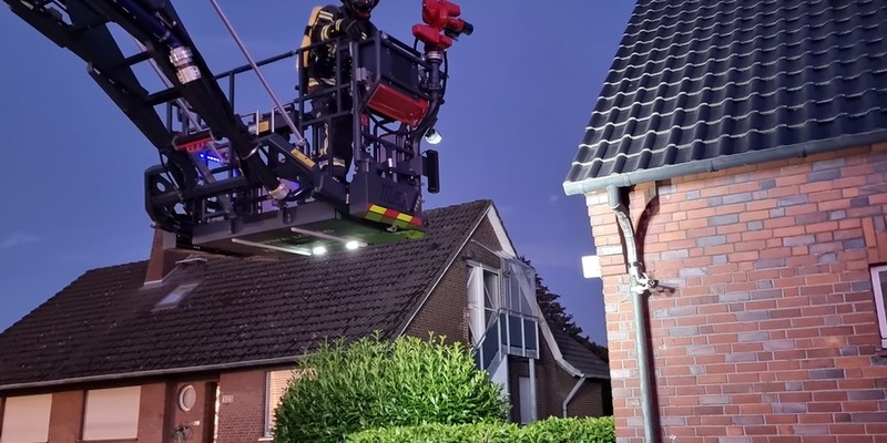 FW-WRN: FEUER_3 - Vollalarm - vermutlich Kellerbrand nach Trocknerdefekt - Foto: presseportal.de