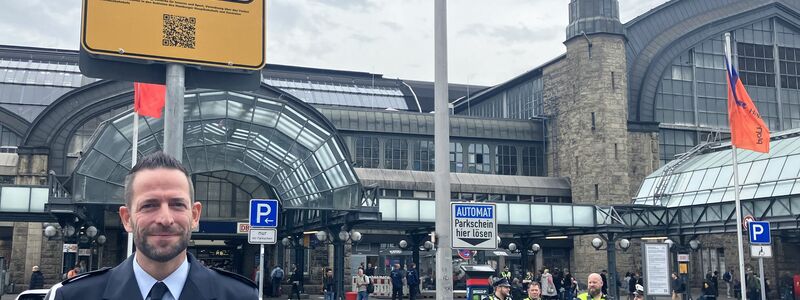 Viele Städte haben sogenannte Waffenverbotszonen eingerichtet, so wie hier am Hamburger Hauptbahnhof. (Archivbild) - Foto: Franziska Spiecker/dpa