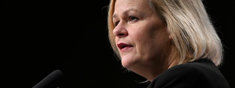 Bundesinnenministerin Nancy Faeser (SPD) hat schon vor längerer Zeit einen Entwurf für ein neues Waffenrecht erarbeiten lassen. (Archivbild) - Foto: Arne Dedert/dpa