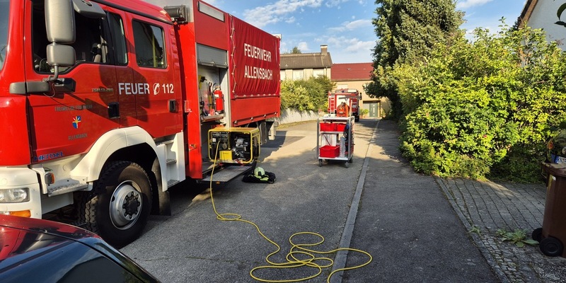 FW Allensbach: H1 Wasser im Gebäude steigend mit Eile - Foto: presseportal.de