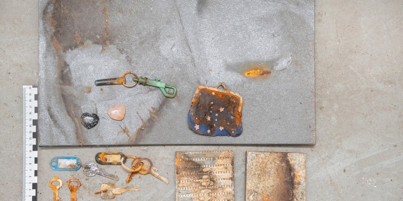 POL-CUX: Eigentümer gesucht - aufgefundener Kleintresor sowie Geldkassette (Lichtbilder in der Anlage) - Foto: presseportal.de