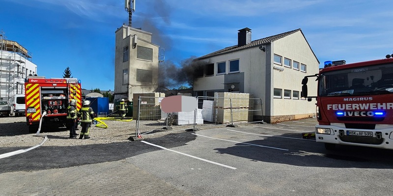 FW-AR: Gebäudebrand in einem leerstehendem Gewerbebetrieb - Foto: presseportal.de