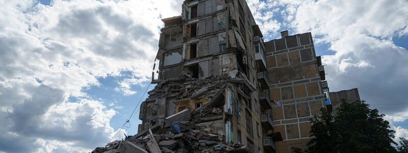 Die schweren Kämpfe im Osten der Ukraine dauern an. (Archivbild) - Foto: Evgeniy Maloletka/AP/dpa