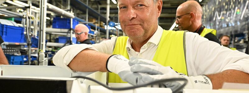 Nicht nur die Mitarbeiter bei Stiebel Eltron machen sich Sorgen um die Zukunft. - Foto: Swen Pförtner/dpa