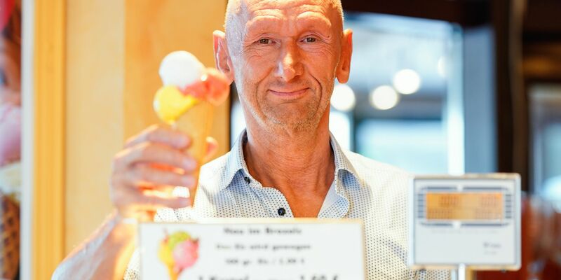 100 Gramm Eis kosten im Café Brezels in Gaggenau bei Baden-Baden zwei Euro. - Foto: Uwe Anspach/dpa