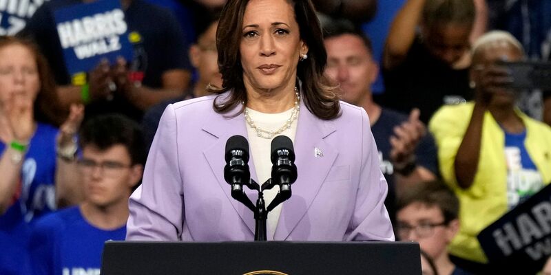 Kamala Harris bei einem Wahlkampfauftritt in Las Vegas. - Foto: Jae Hong/AP/dpa