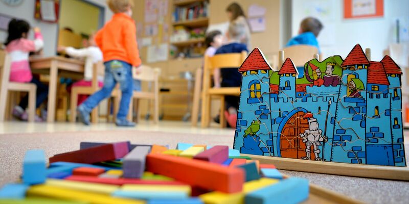 Zu Verbesserung der Qualität in Kitas wurden mehrere Handlungsfelder festgelegt, jedoch müssen anderen Bereiche Abstriche machen. (Archivbild) - Foto: Monika Skolimowska/dpa