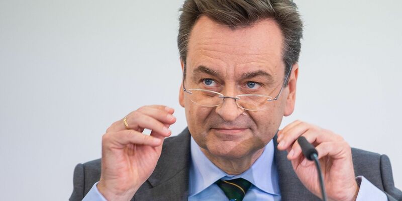 Munich Re-Chef Joachim Wenning peilt in Krisenzeiten immer neue Rekordergebnisse an. - Foto: Lino Mirgeler/dpa