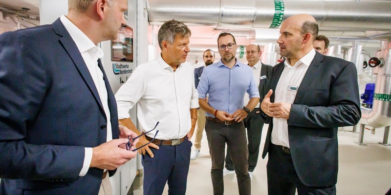 Wärmewende 2040: Bundesminister Habeck besucht die Stadtwerke Norderstedt - Foto: presseportal.de