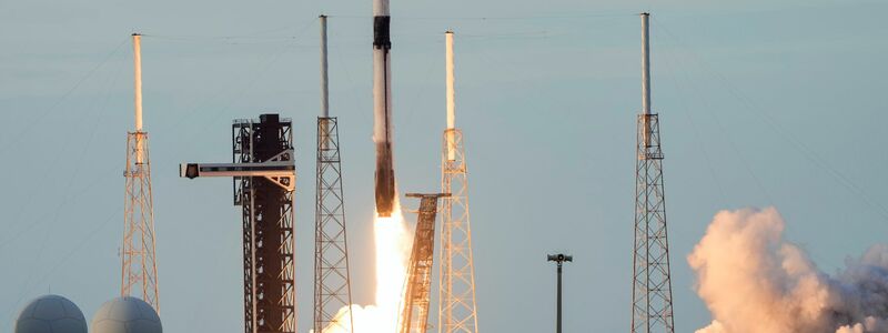 An Bord so einer Falcon-9-Rakete soll die Deutsche Rabea Rogge ins Weltall starten. - Foto: John Raoux/AP/dpa