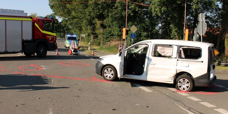 POL-MI: Drei Verletzte bei Unfall - Foto: presseportal.de