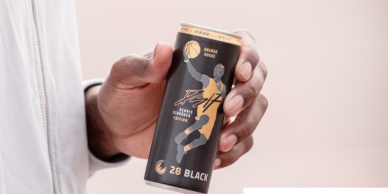 Auf dem Siegertreppchen: 28 Black / Die Dennis Schröder Special Edition Dose mit dem neuen Geschmack Ananas Kokos von 28 Black gewinnt Red Dot Award - Foto: presseportal.de