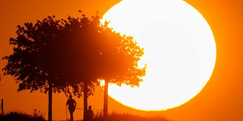 Die Erdtemperatur ist die höchste seit Beginn der Messungen. (Symbolbild) - Foto: Julian Stratenschulte/dpa