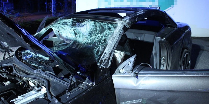 POL-ME: Alleinunfall: 18-Jähriger fährt über Kreisverkehr und wird schwer verletzt - Velbert - 2408051 - Foto: presseportal.de
