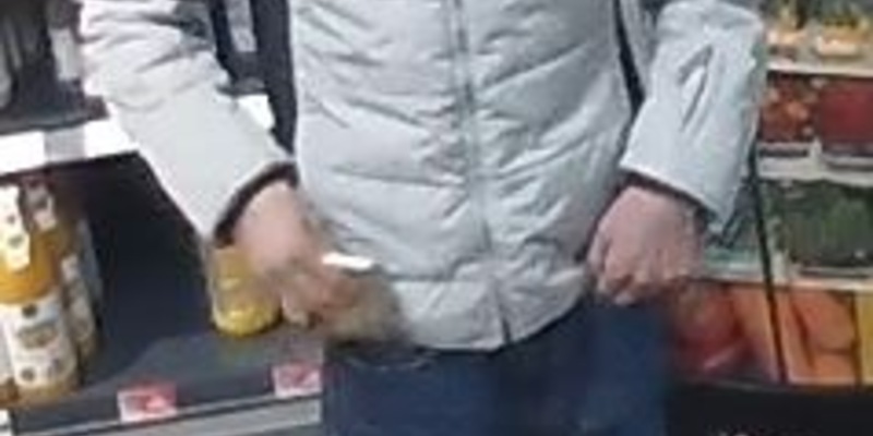 POL-DEL: Landkreis Oldenburg: Schwerer Fall des Diebstahls in Supermarkt in Hude-Wüsting +++ Öffentlichkeitsfahndung nach unbekannten Tatverdächtigen - Foto: presseportal.de