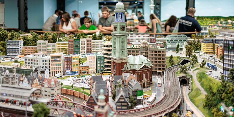 Das Miniaturwunderland in Hamburg ist zur beliebtesten Sehenswürdigkeit in Deutschland gewählt worden. - Foto: Markus Scholz/dpa