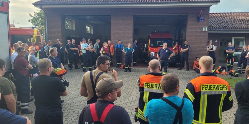 FW-ROW: Feuerwehr sucht nach vermissten 13-Jährigen aus Hassendorf - Foto: presseportal.de