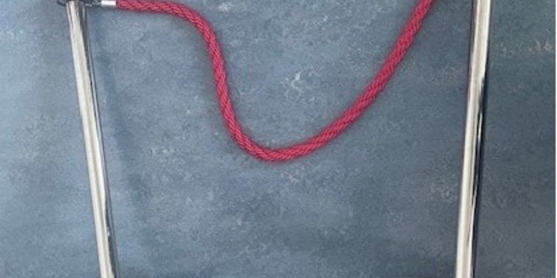 POL-PDKL: Absperrpfosten mit unbekannter Herkunft - Foto: presseportal.de