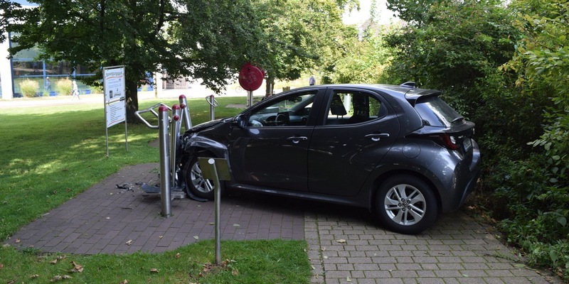 POL-NI: Gas- und Bremspedal beim PKW verwechselt - Sportgeräte beschädigt. - Foto: presseportal.de