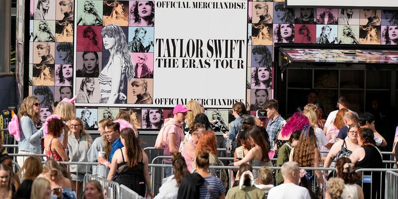 Zehntausende Fans kamen zum ersten Konzert von Taylor Swift. - Foto: Alastair Grant/AP/dpa