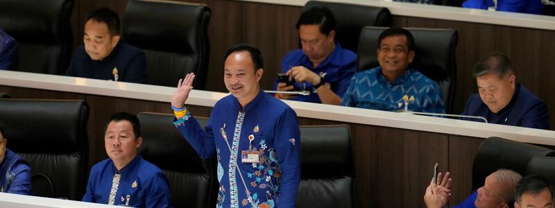 Im Parlament bekam Paetongtarn Shinawatra eine deutliche Mehrheit. - Foto: Sakchai Lalit/AP