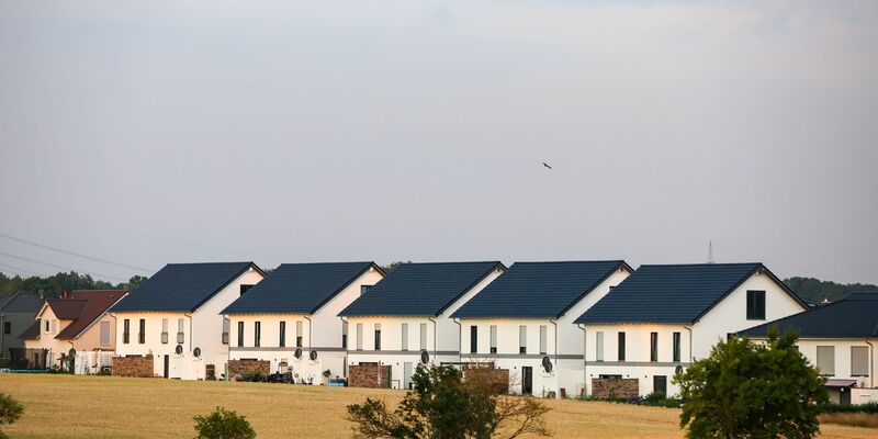 Einfamilienhäuser werden kaum noch genehmigt. (Archivbild)  - Foto: Jan Woitas/dpa