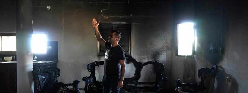 Militante Siedler stecken in Dschit bei Nablus Häuser und Autos in Brand, ein Palästinenser stirbt durch Schüsse in die Brust. (Archivbild) - Foto: Nasser Nasser/AP