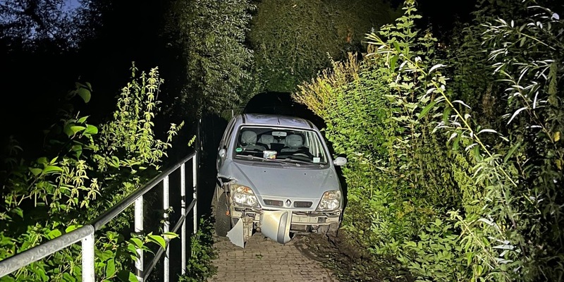 POL-HX: Wanderweg mit Straße verwechselt - betrunkener Autofahrer muss seinen Führerschein abgeben - Foto: presseportal.de