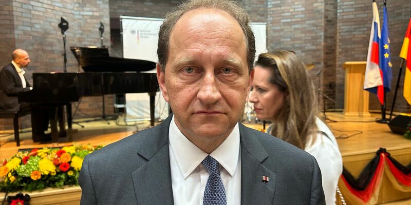 Der deutsche Botschafter in Moskau, Alexander Graf Lambsdorff, kritisiert bei seiner Einbestellung ins russische Außenministerium den Angriffskrieg gegen die Ukraine. (Archivbild) - Foto: Ulf Mauder/dpa