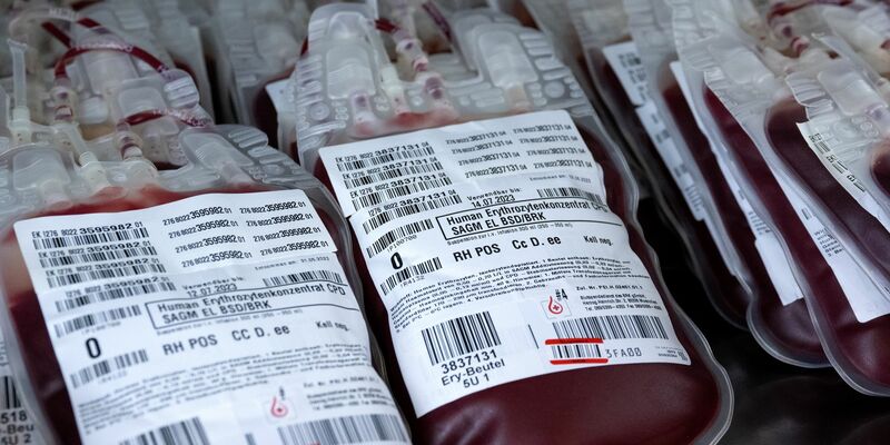 Blutmangel in Deutschland: Bereits zwei Spenden jährlich könnten helfen. (Archivbild) - Foto: Sven Hoppe/dpa