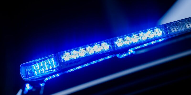 Der 59-Jährige starb noch an der Unfallstelle. (Symbolbild) - Foto: Rolf Vennenbernd/dpa