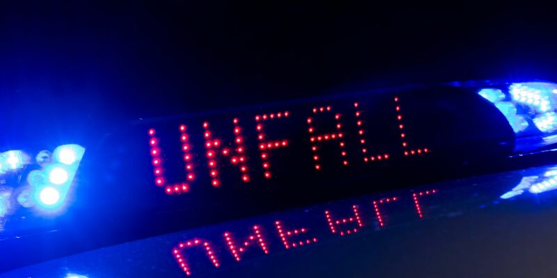 Ein Unfall auf der Bundesstraße 6 kostet vier Menschen das Leben. (Symbolbild) - Foto: Monika Skolimowska/dpa-Zentralbild/dpa