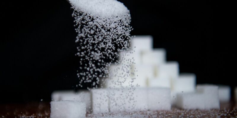 Die Zuckerzufuhr bei Kindern und Jugendlichen sinkt seit 2010 kontinuierlich, liegt aber laut Studien immer noch über der von der Weltgesundheitsorganisation (WHO) empfohlenen Menge. (Symbolfoto) - Foto: Melissa Erichsen/dpa