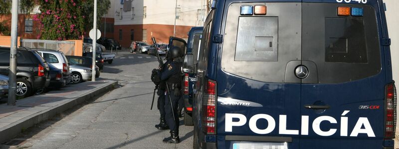 Die spanische Polizei leitete eine Großfahndung nach dem Maskierten ein, der einen Elfjährigen auf einem Fußballplatz erstochen hatte. - Foto: Antonio Sempere/EUROPA PRESS/dpa