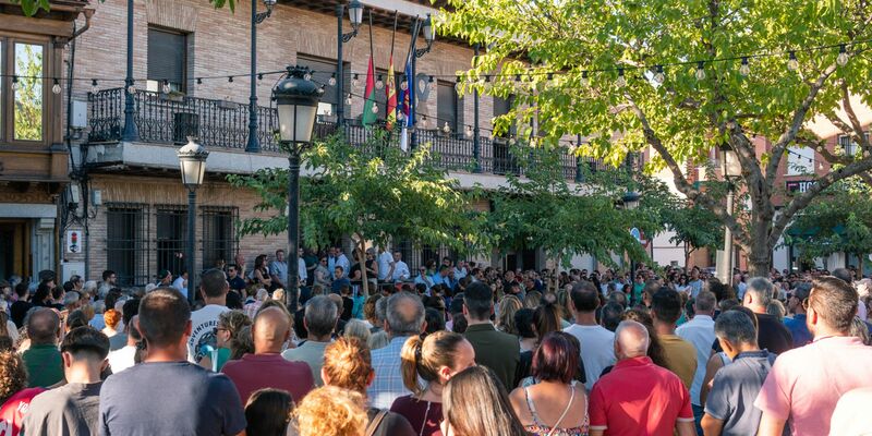 Menschen gedenken des jungen Mateo, der Opfer einer Gewalttat wurde. (Foto Archiv) - Foto: Juan Moreno/EUROPA PRESS/dpa