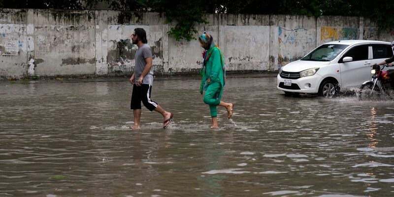 In Pakiston sind nach Monsunregenfällen bislang mehr als 200 Menschen gestorben. (Archivbild) - Foto: K.M. Chaudary/AP/dpa
