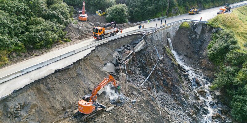 Die Arlbergstraße wurde in einem Unwetter schwer beschädigt. (Foto: Archiv) - Foto: Bernd Hofmeister/APA/dpa