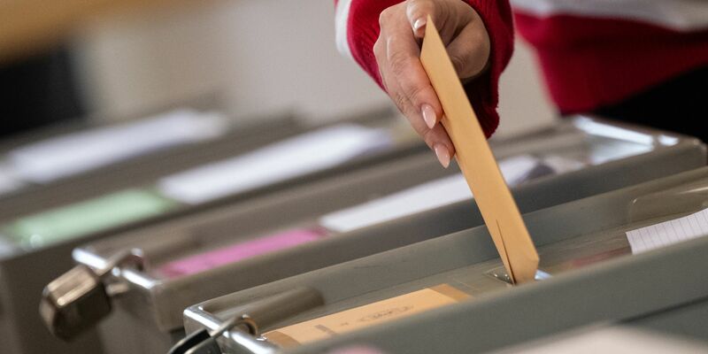 Eine Umfrage zur Landtagswahl sagt in Sachsen und Thüringen zweistellige Wert für das BSW voraus. (Foto: Ilustration) - Foto: Marijan Murat/dpa