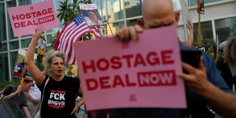 Immer wieder gibt es in Israel Proteste für ein Geisel-Abkommen. (Archivbild) - Foto: Ohad Zwigenberg/AP/dpa