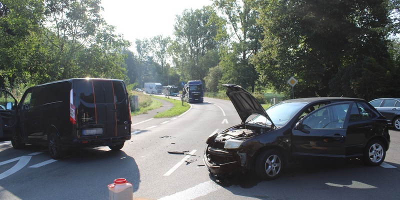 POL-RBK: Overath - Ein Leichtverletzter nach Zusammenstoß zweier Fahrzeuge - Foto: presseportal.de