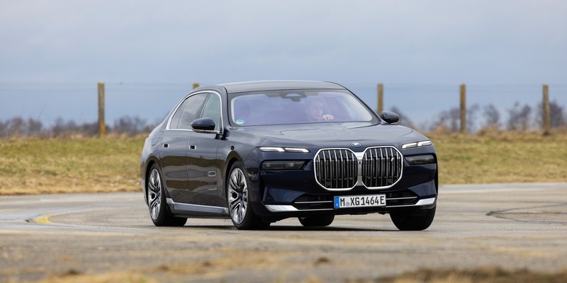 Noch keine Trendwende bei den E-Auto-Zulassungen / Gewerbliche Zulassungen dürften erst 2025 wieder Fahrt aufnehmen / Positive Tendenzen auf dem Gebrauchtwagenmarkt - Foto: presseportal.de