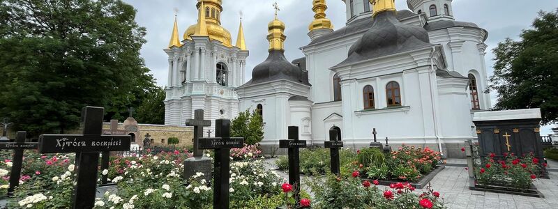 Das berühmte Höhlenkloster in Kiew bekennt sich bislang zu Moskau. - Foto: Ulf Mauder/dpa