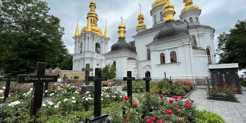 Das berühmte Höhlenkloster in Kiew bekennt sich bislang zu Moskau. - Foto: Ulf Mauder/dpa