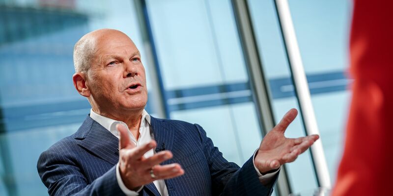 Die Arbeit in der Ampel-Regierung hätte in den vergangenen Wochen geräuschloser laufen können, meint der Kanzler. - Foto: Kay Nietfeld/dpa