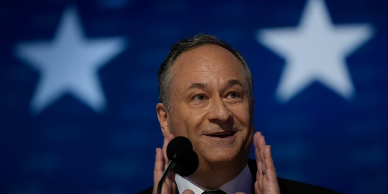 Douglas Emhoff über seine Ehefrau Kamala Harris: «Ich liebe dich so sehr und ich bin so stolz darauf, wie du dich für uns alle einsetzt.» - Foto: Erin Hooley/AP/dpa