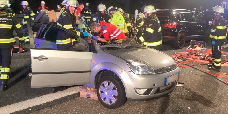 FW-M: Schwerer Verkehrsunfall auf Bundesautobahn (Aubing) - Foto: presseportal.de