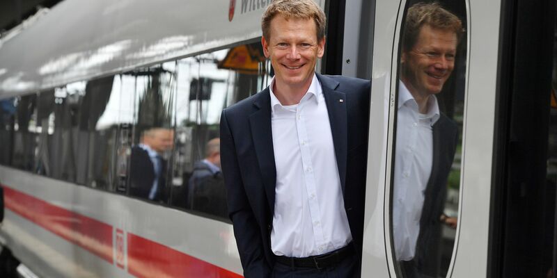 Konzernchef Lutz fährt oft mit der Bahn - aber nicht immer. - Foto: Martin Schutt/dpa-Zentralbild/dpa