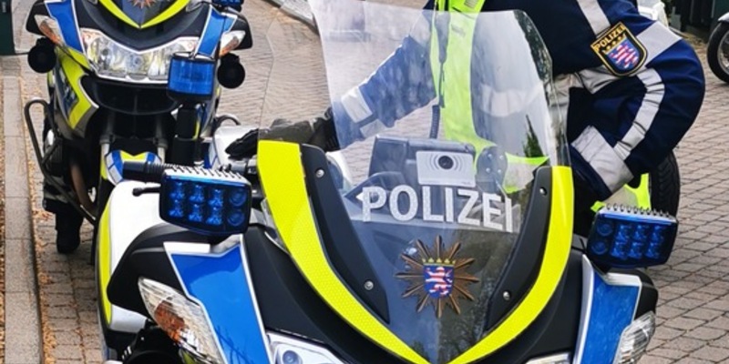 POL-OF: Roter Polo fährt mehrfach in Gegenverkehr; Traktor überrollt Landwirt; Kontrolle über Wagen verloren: 23-Jähriger bei Alleinunfall verletzt und mehr - Foto: presseportal.de