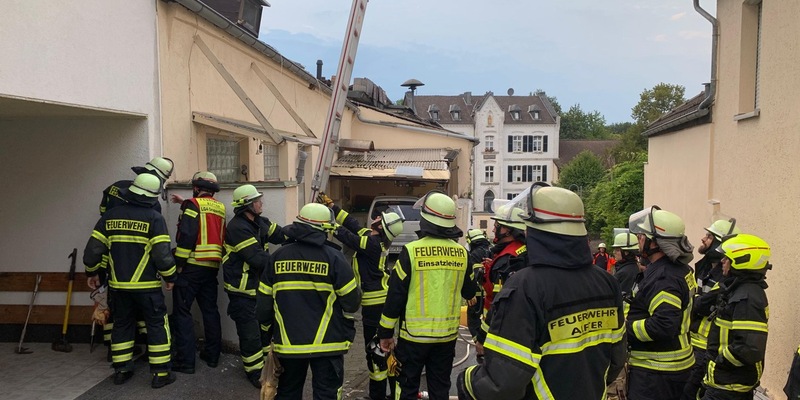 FW Alfter: Brandeinsatz - Unklare Rauchentwicklung zwischen zwei Wohngebäuden - Foto: presseportal.de