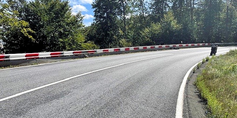 POL-PPWP: Biker stürzt Hang hinunter - Foto: presseportal.de